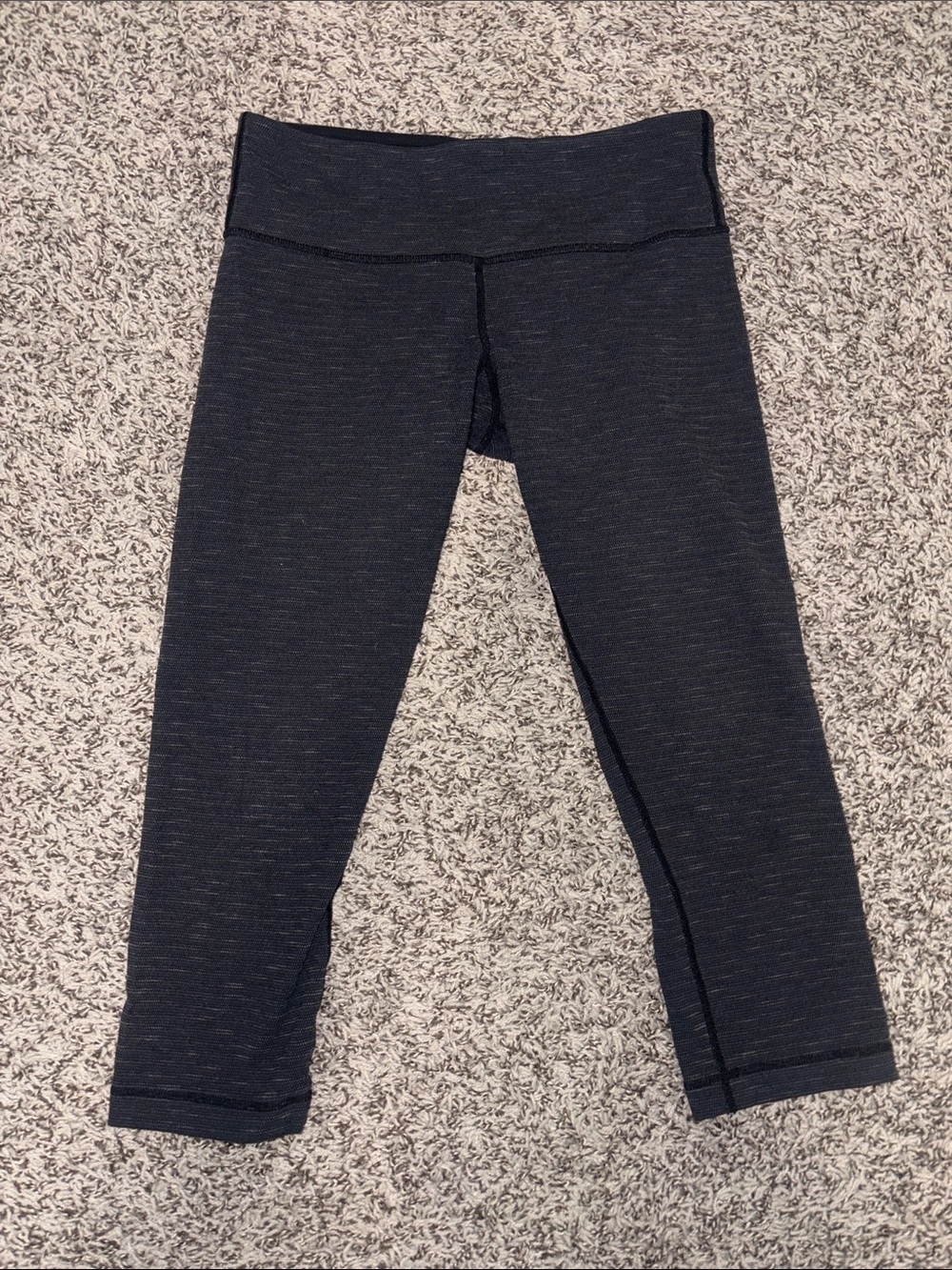 lululemon Women’s size 6 legging Wunder Under Capri Black Gray